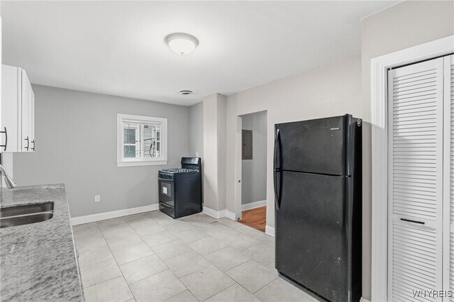 Building Photo - 2342 Seneca St