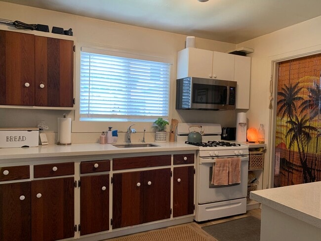 Building Photo - Charming 2Bd/1Ba Pleasure Point Cottage – Steps from the Ocean