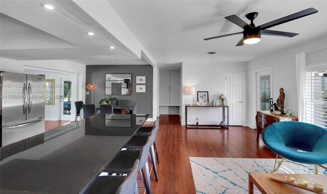 Building Photo - 640 NW 12th Ave