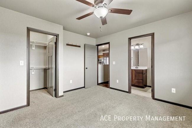 Building Photo - 513 Pride Ct
