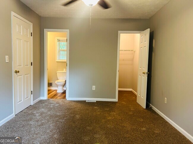 Building Photo - 207 Hillcrest Dr