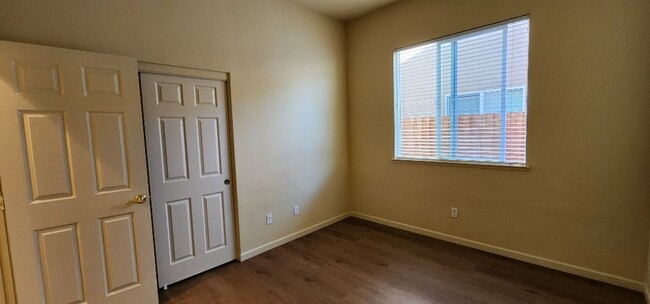 Building Photo - Beautiful Ideal Family Home: 3 Bedrooms, 2...