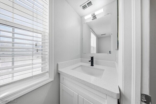 Building Photo - 3012 16th St W