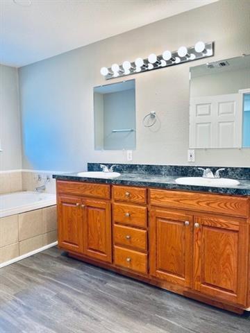 Building Photo - 204 Honey Bee Dr