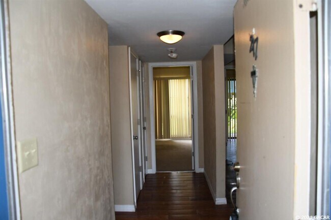 Building Photo - 2811 SW Archer Rd