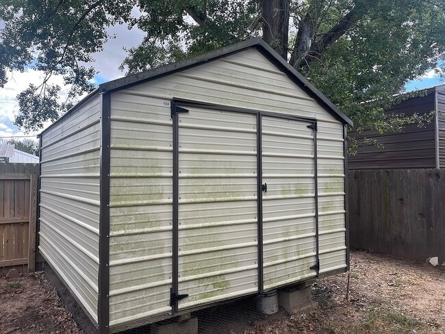 Building Photo - 1841 Caroline Ln