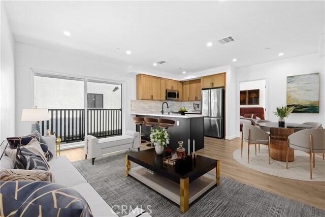 Building Photo - 1342 N Kingsley Dr