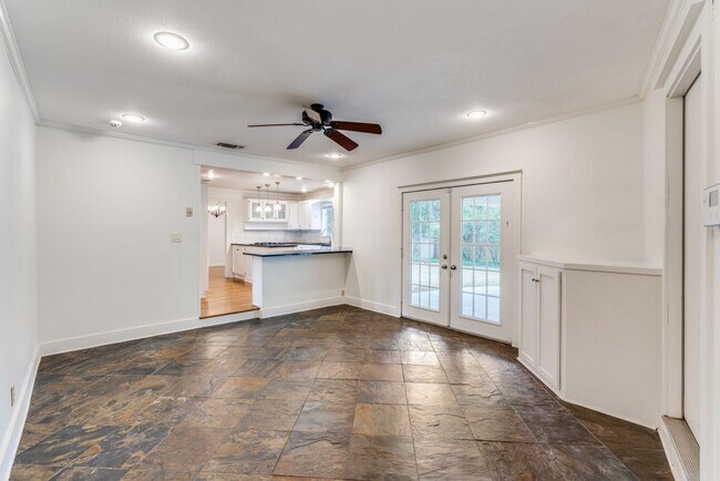 Building Photo - TERRELL HILLS 3-BEDROOM, SINGLE STORY