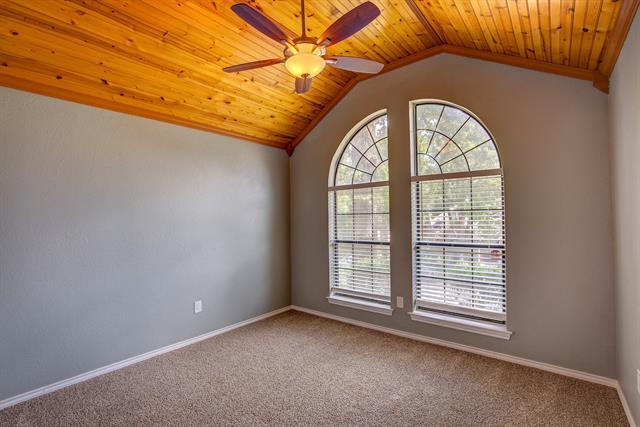 Building Photo - 3914 Meadow Dr