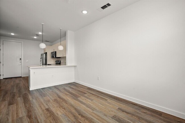 Building Photo - 6324 N Lamar Blvd