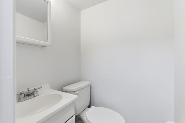 Building Photo - Charming 3 BR/2.5 BA Single-Family Home in...