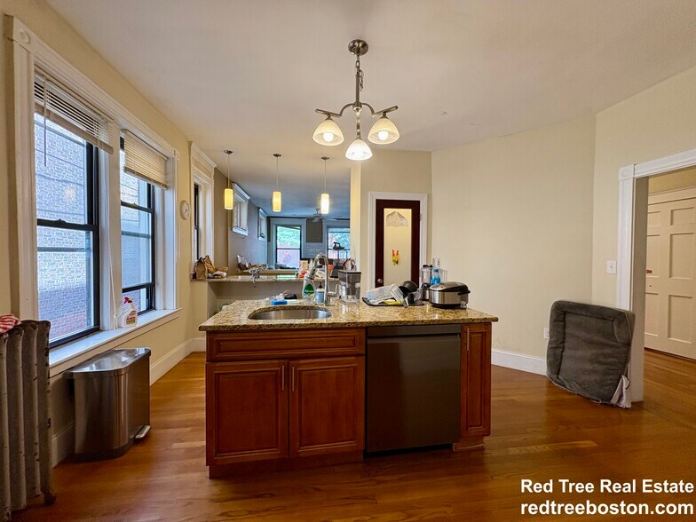 Building Photo - 11 Babcock St