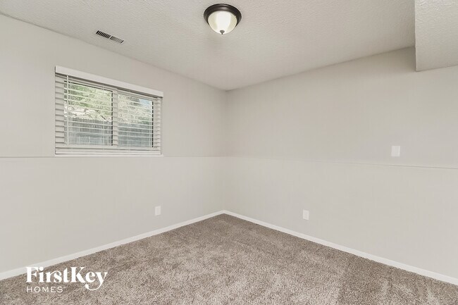 Building Photo - 2273 Farnsworth Dr