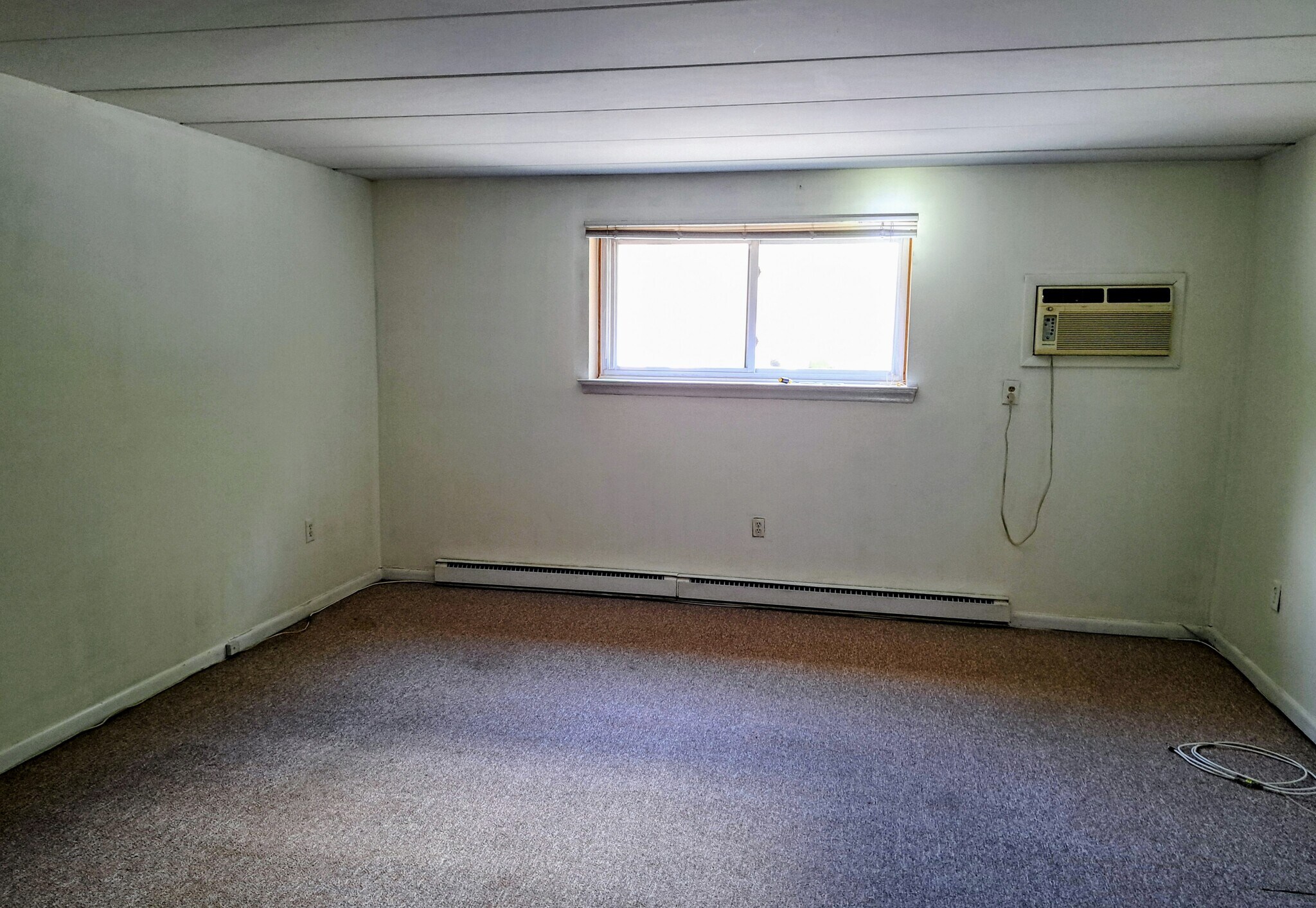 large living room (not the best photo) - 400 Glendale Rd