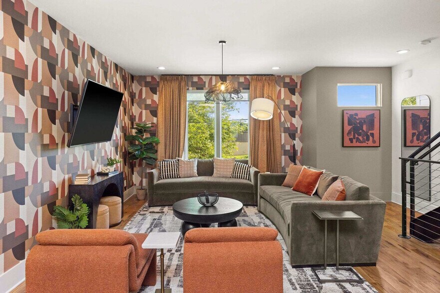 Building Photo - 770 E Argyle Ave