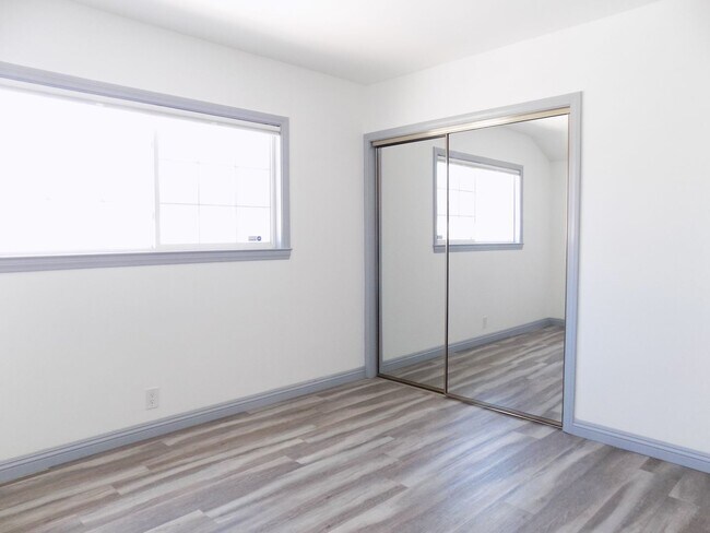 Building Photo - Ranch Style 1 Level, 3Bed/2Bath, Miraleste Pines, Custom Touches Everywhere