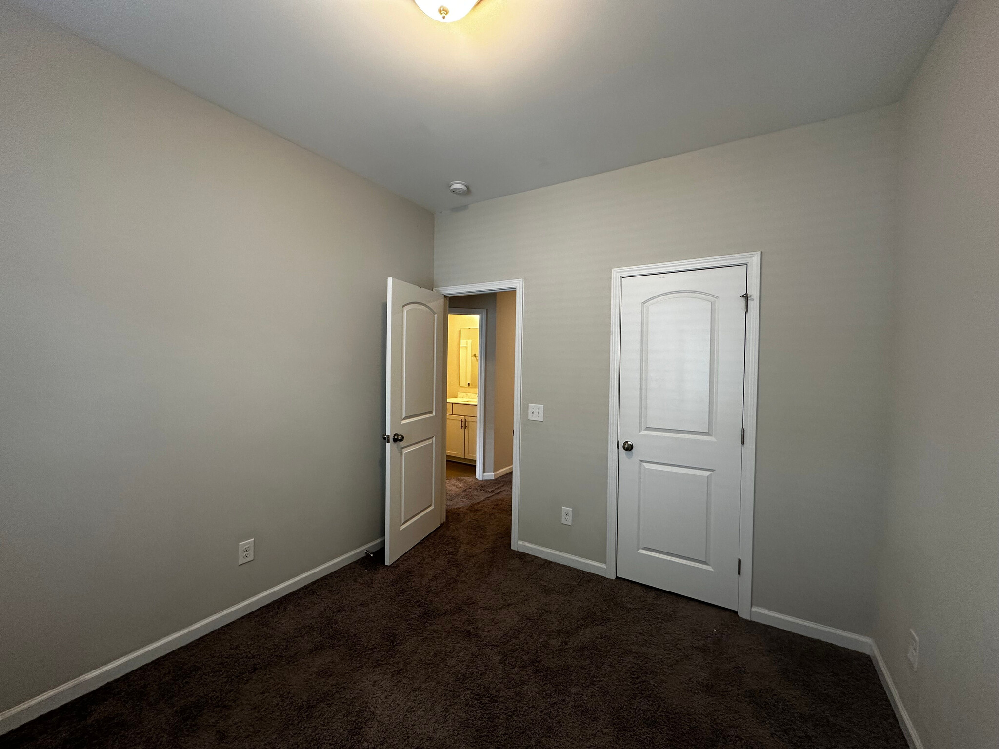 Building Photo - Room in Townhome on Whitby Moore St