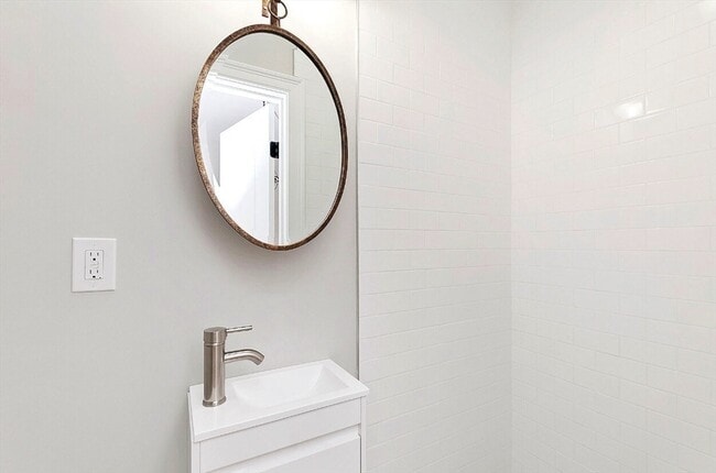 Building Photo - 85 Webster St