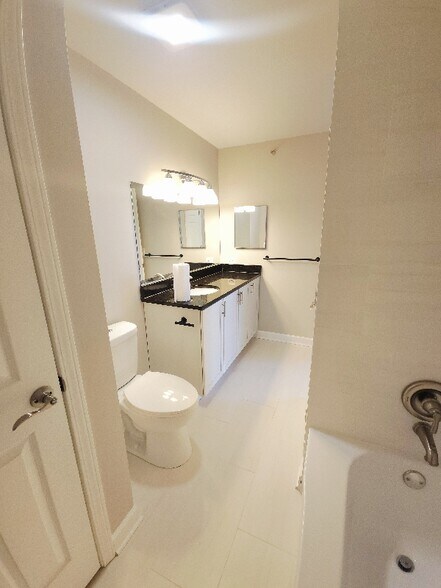 Building Photo - 501 Leah Ln