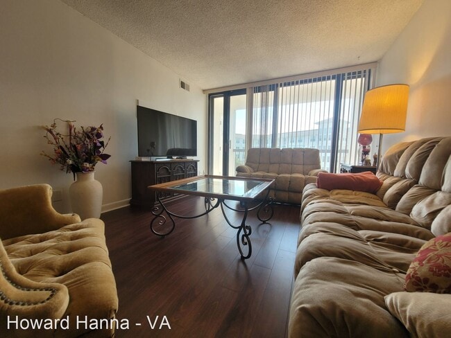 Building Photo - 2 br, 2 bath House - 3288 Page Avenue, #304