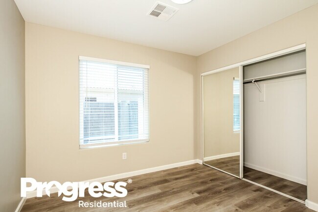 Building Photo - 2613 S Ananea