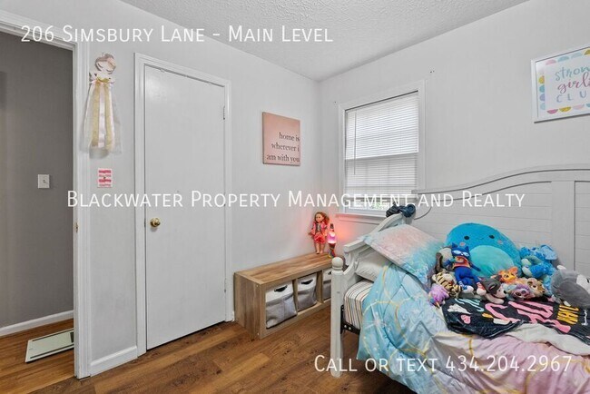 Building Photo - 206 Simsbury Ln