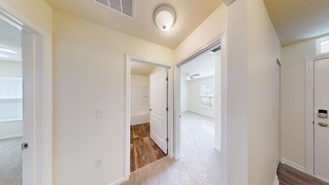 Building Photo - 4/2 Big Family Home In Adams Lake Availabl...