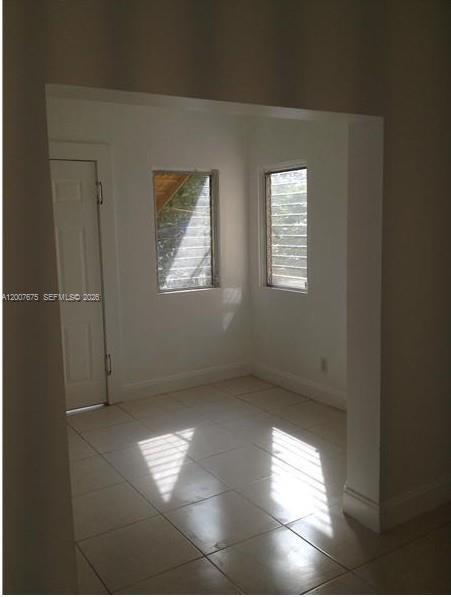 Building Photo - 305 NE 2nd Ave