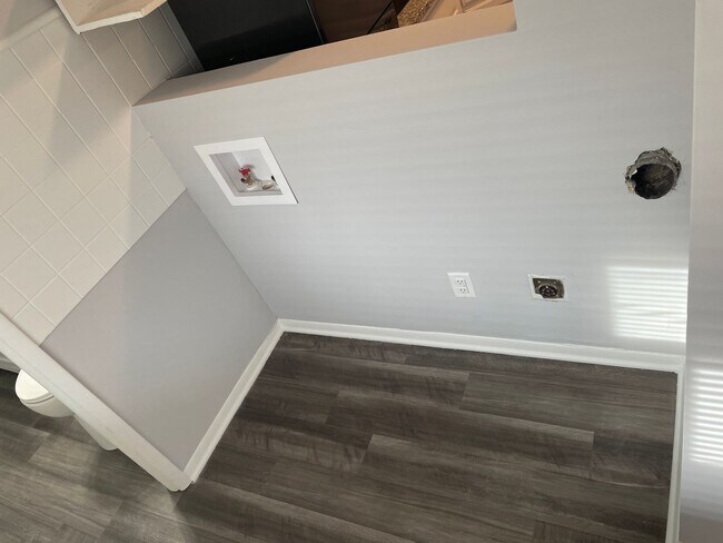 Building Photo - Updated 3 bed/2 bath in Huber Heights