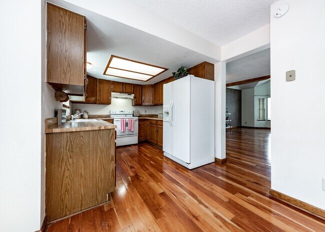 Building Photo - Westside Home in Mt Shadows in D20