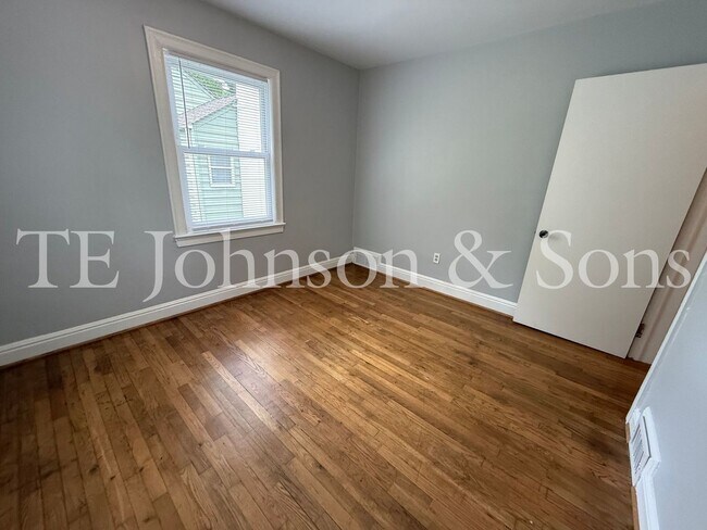 Building Photo - Charming Renovated 3BR Home