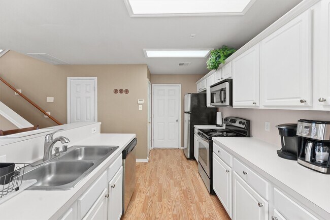 Building Photo - 195 S Walden Elms Cir