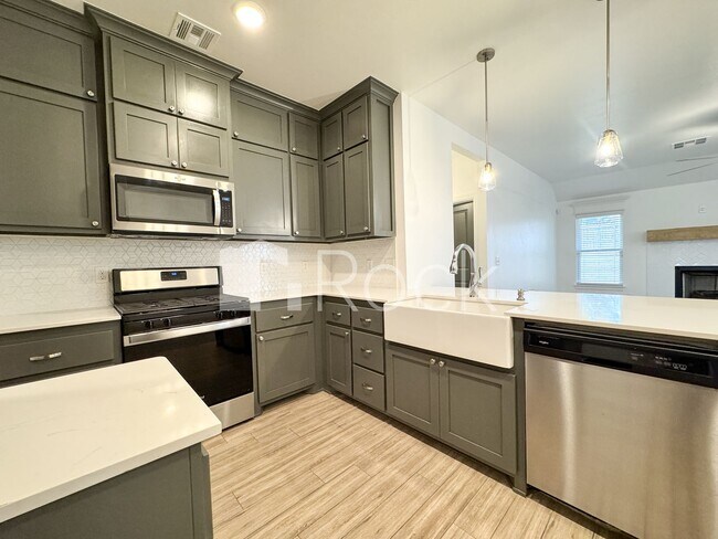 Building Photo - 1113 Magnolia Dr