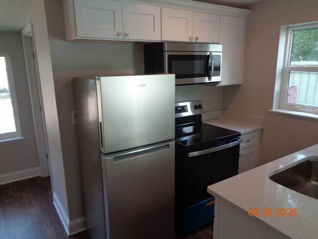 Building Photo - Daytona Beachside Newly Renovated Studio U...