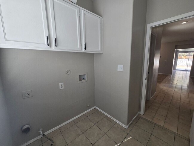 Building Photo - 2757 Trotwood Ln