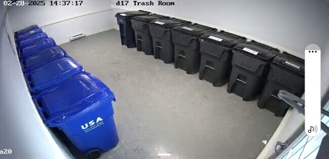 Building Photo - 462 Main St