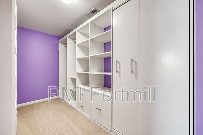 Building Photo - 1080 Crescent Moon Dr