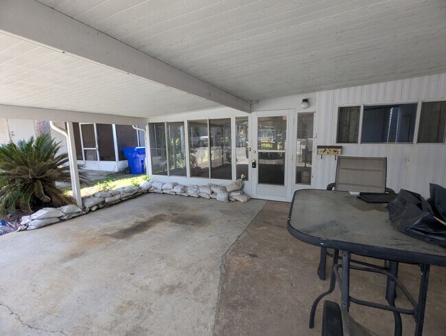 Building Photo - 420 S Lake Ave