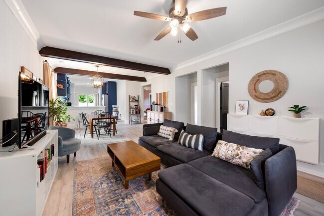 Building Photo - Beautifully Updated 3 Bedroom, 2 Bathroom Home in Prime Durham Location – Move-In Ready!