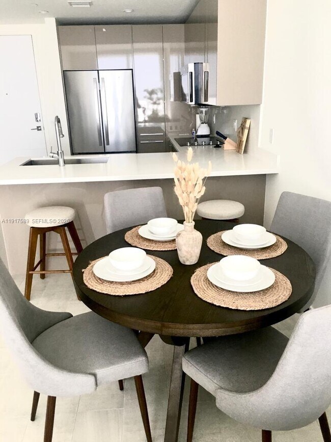 Building Photo - 2000 Metropica Wy