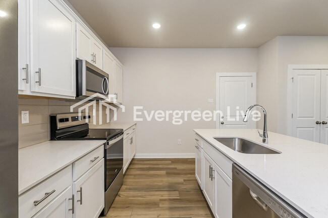 Building Photo - 2433 Appalachian Trl Dr