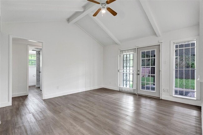 Building Photo - 7027 Log Hollow Dr