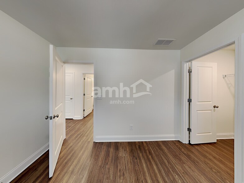 Building Photo - 7062 Creeksong Dr