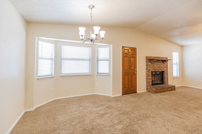 Building Photo - Conveniently located 3 Bedroom, 2 bath near HAFB