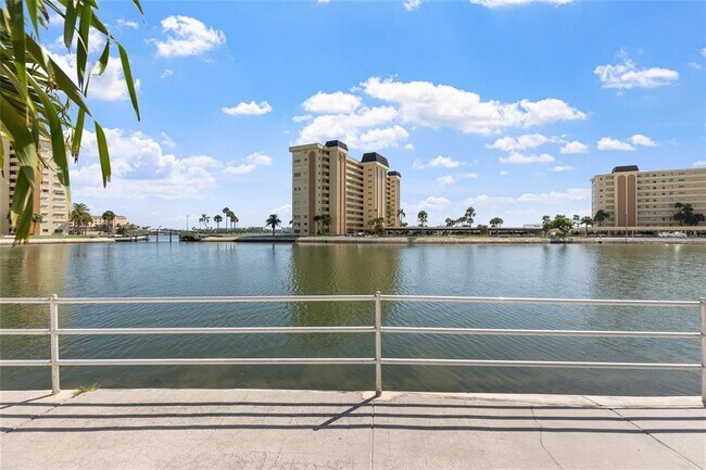 Building Photo - 4775 Cove Cir