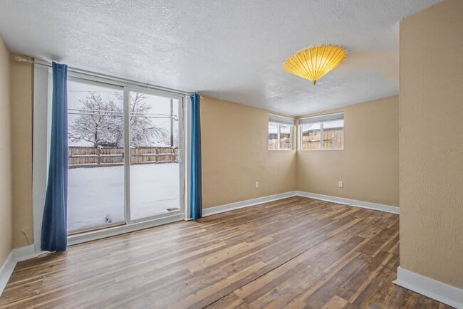 Building Photo - 3130 W Longfellow Pl