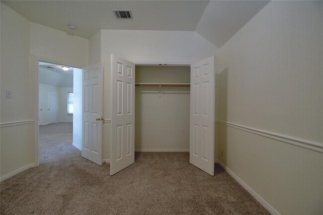 Building Photo - 2423 Falcon Dr