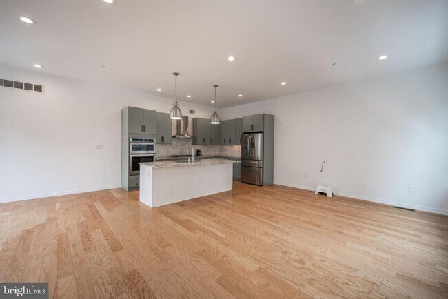 Building Photo - 444 Fairmount Ave