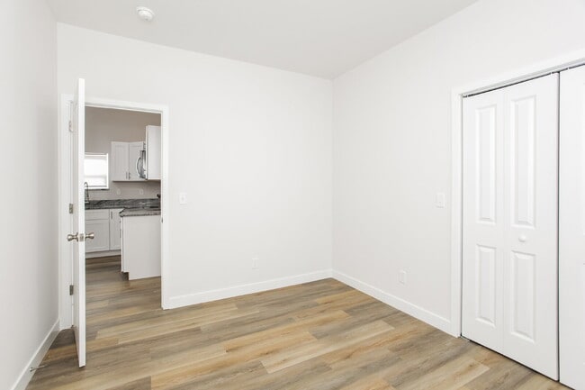 Building Photo - "Spacious 3-Bed, 2-Bath Urban Retreat on Winthrop Ave – Perfect for Comfortable Living!"