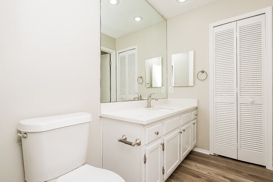 Building Photo - 9519 Pebble Glen Ave